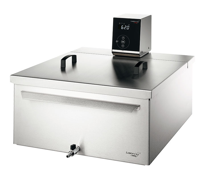 FusionChef Pearl XL sous-vide machine with 58 liter bath